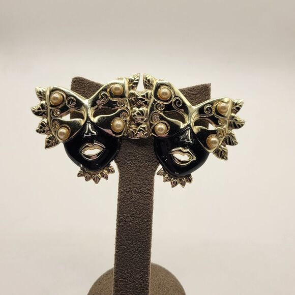 Goldtone and black theater Faux pearl Pierced earrings - Picture 3 of 7